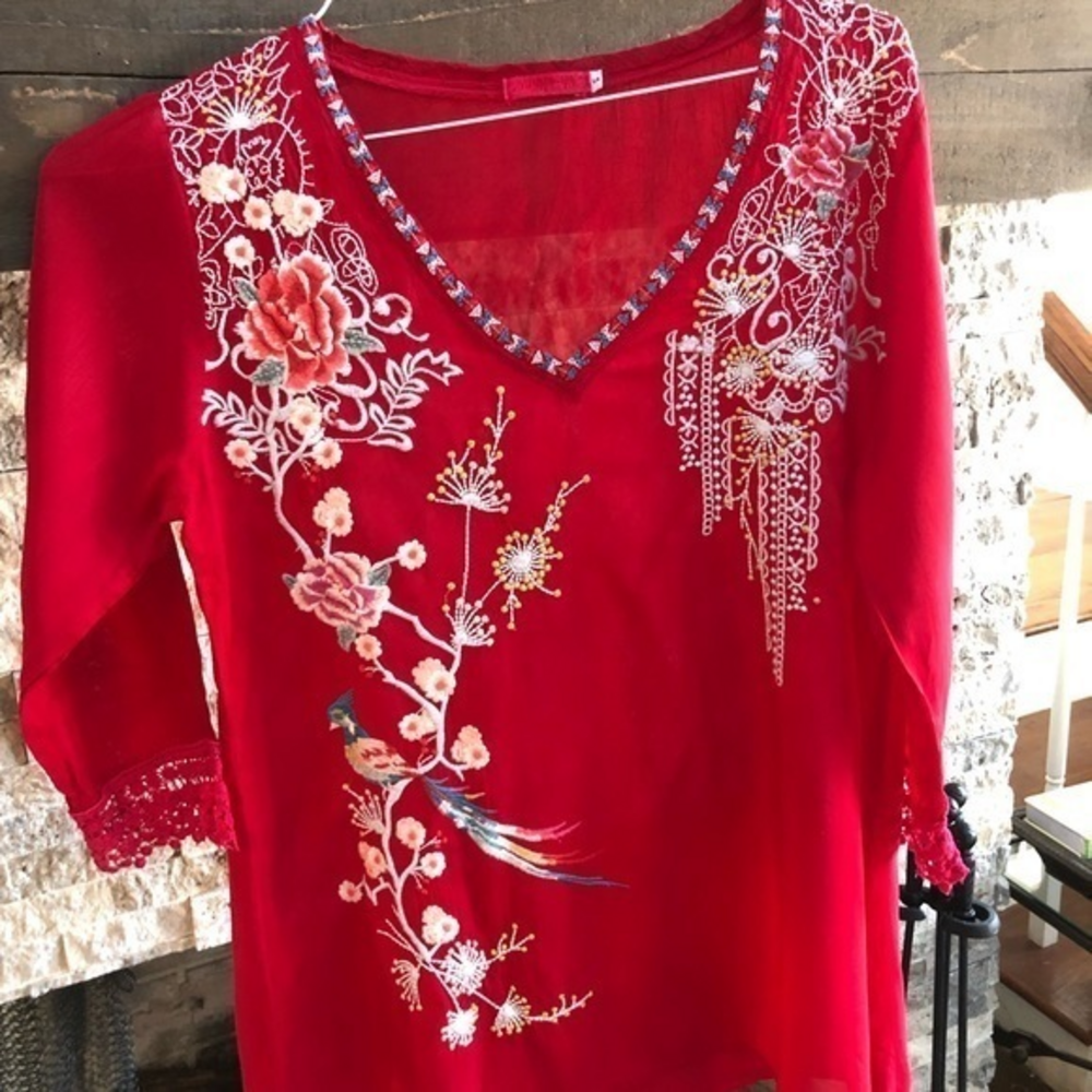 Johnny Was  bright red and white embroidered shirt size small 100%‎ rayon